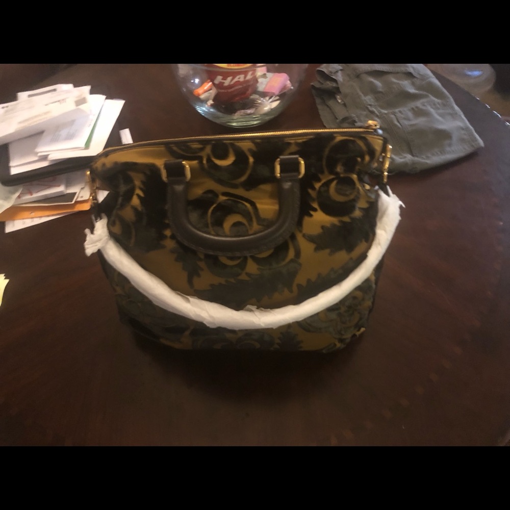 Prada purse - Picture 3 of 5
